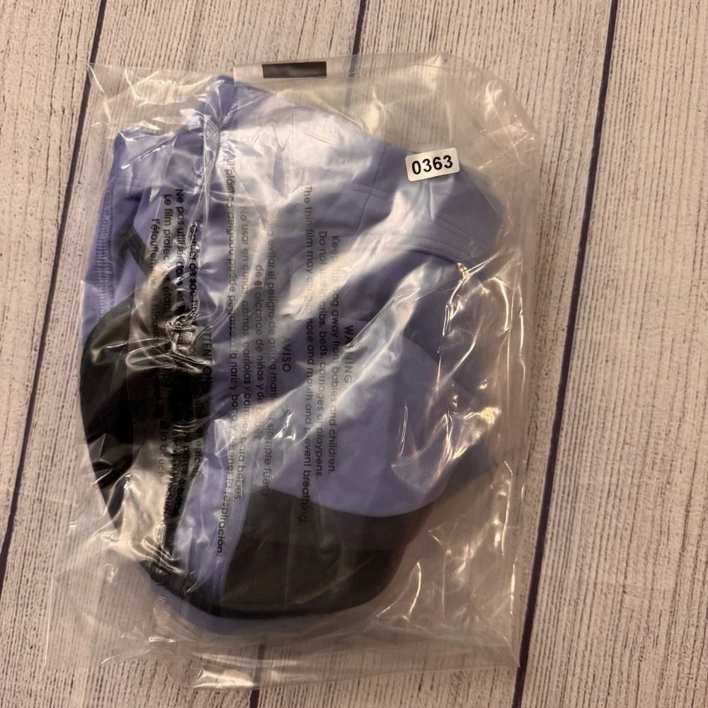 Lululemon Ta Ta Tamer ii Blue C Cup Blue Bra Size 32C Activewear Workout
